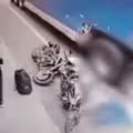 被機車絆倒　騎士遭聯結車輾過