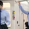 搭車驚見天菜上班族肌肉超猛！摘下口罩「驚人真面目曝」