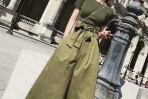 收腰上衣+闊腿褲套裝，搭配便捷文藝范，清新小潮女，成熟女人美