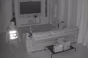 社區保全偷闖入家 女網紅二樓翻窗逃跑 社區保全偷闖入家 女網紅二樓翻窗逃跑