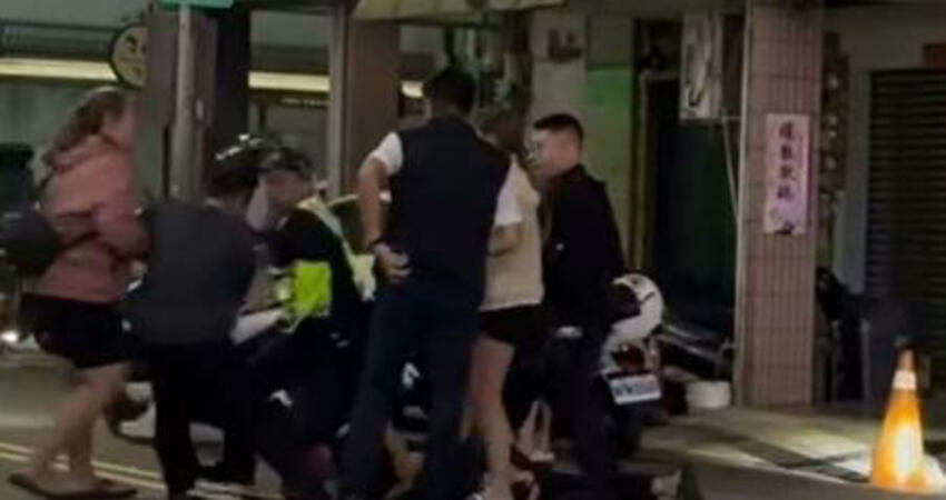 高雄KTV試營運第二天就出事！ 2酒客鬥毆濺血遭警壓制吸辣妹圍觀