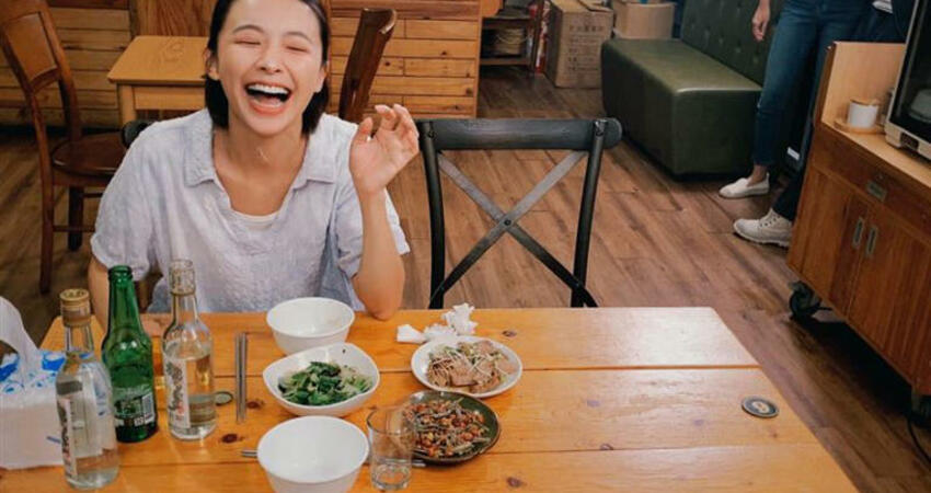 八點檔女神爆職災！吳婉君發多張往日海邊辣照陷「身材焦慮」：真慌了