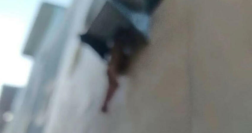 頭呢？男童裸體「夾娃娃式」懸吊3樓「15cm陰陽縫」...哭到淚乾聲啞
