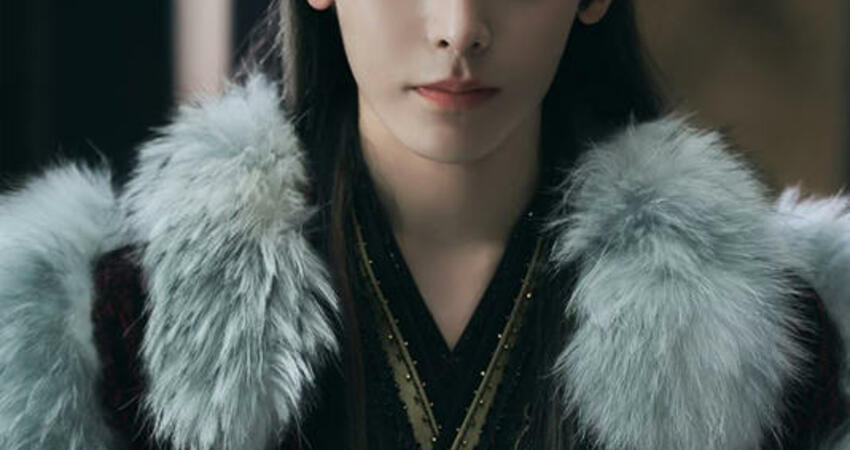 中國小鮮肉裸肌拍古裝！粉絲驚呼：太誘人 吊鋼絲空中旋轉成滾筒洗衣機