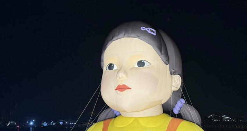 11萬人擠爆高雄搶看「英熙娃娃」！ 600台無人機燈光秀超吸睛