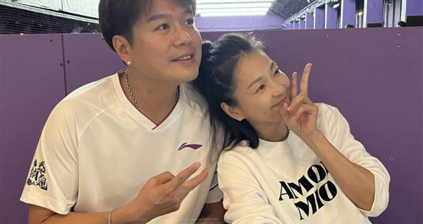 才剛喊與六月「緊緊牽住」不離了 李易「帶嫩妹吃麻辣鍋」畫面曝光