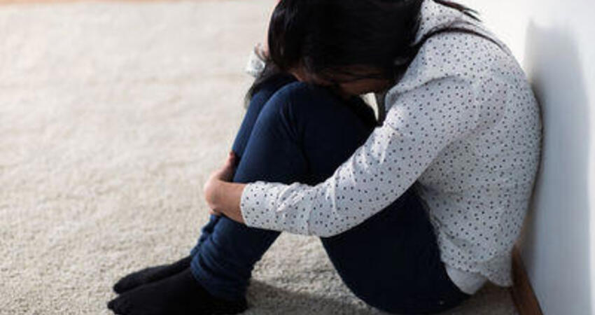 2度纏綿13歲女友！籃球場當摩鐵還拍片 男大生認錯賠30萬換緩刑