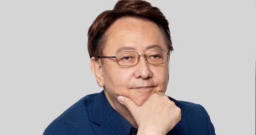 李四端皈依佛門！遭佛祖懲罰「從樓梯重摔」 膝蓋著地痛3個月