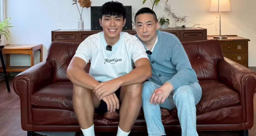 媽媽胃癌過世！王ADEN爸帶抱枕出遊合照 背後故事超催淚