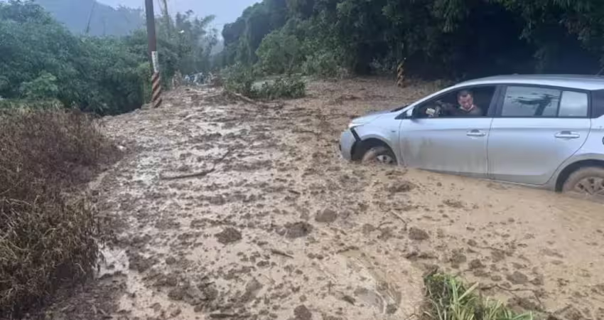 快訊／紫爆雷雨炸台中！4國小宣布停課