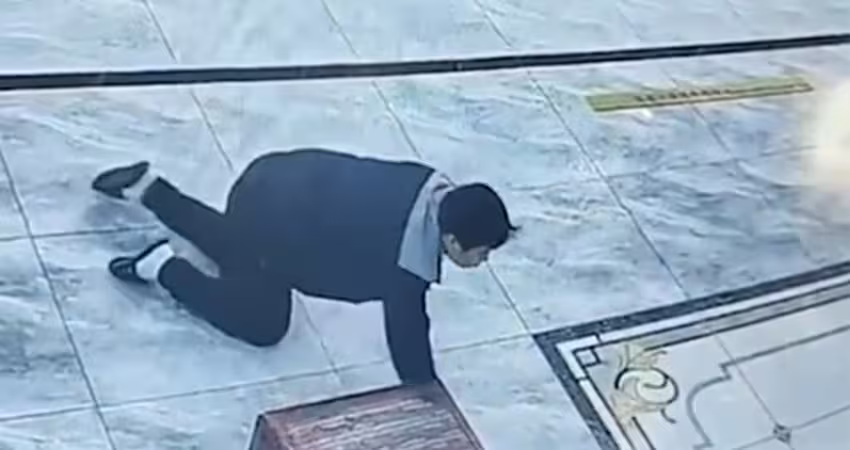 到按摩店爽整晚　男子隔天「跪著爬出門」