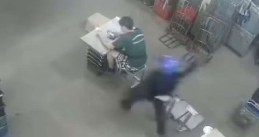 在市場工作一半　男突遭鐵支猛刺背部