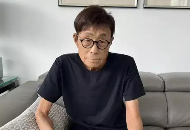 ▲劉家昌驚傳癌逝，享壽81歲，他在生病後獨自去醫院動手術，無奈喊：「只能認命。」4個月前他在微博曬出照片，整個人骨瘦如柴。（圖／劉家昌微博）