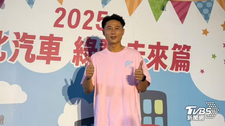 彭小刀腳傷還要休養1個月。(圖/黃盈容攝) 彭小刀腳傷還要休養1個月。(圖/黃盈容攝)