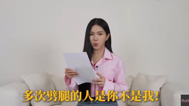 家寧自清沒劈腿。(圖/翻攝自秘月期POPOO yt頻道) 家寧自清沒劈腿。(圖/翻攝自秘月期POPOO yt頻道)
