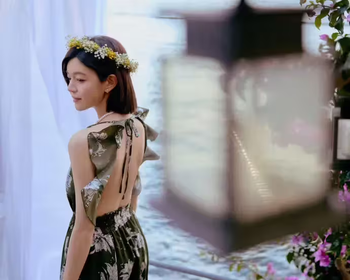 ▲陳妍希洋裝大露背,狀態看起來少女感十足。(圖/陳妍希工作室微博) ▲陳妍希洋裝大露背,狀態看起來少女感十足。(圖/陳妍希工作室微博)