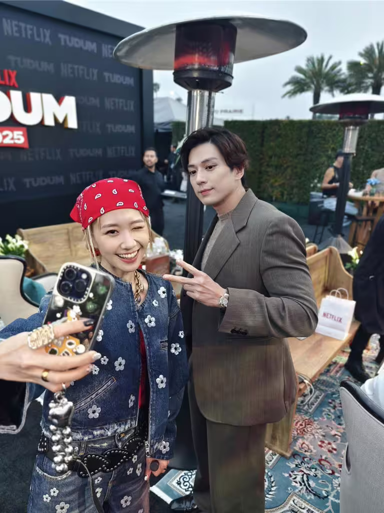 Lulu與新田真劍佑(右)在「Netflix Tudum 2025全球粉絲盛會」合照。(Lulu黃路梓茵提供) Lulu與新田真劍佑(右)在「Netflix Tudum 2025全球粉絲盛會」合照。(Lulu黃路梓茵提供)