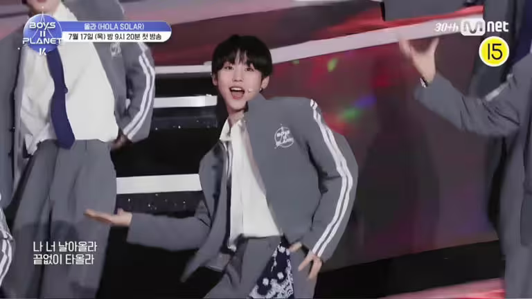 許謦宇站節目C位。(圖/畫面翻攝 BOYS II PLANET YT) 許謦宇站節目C位。(圖/畫面翻攝 BOYS II PLANET YT)