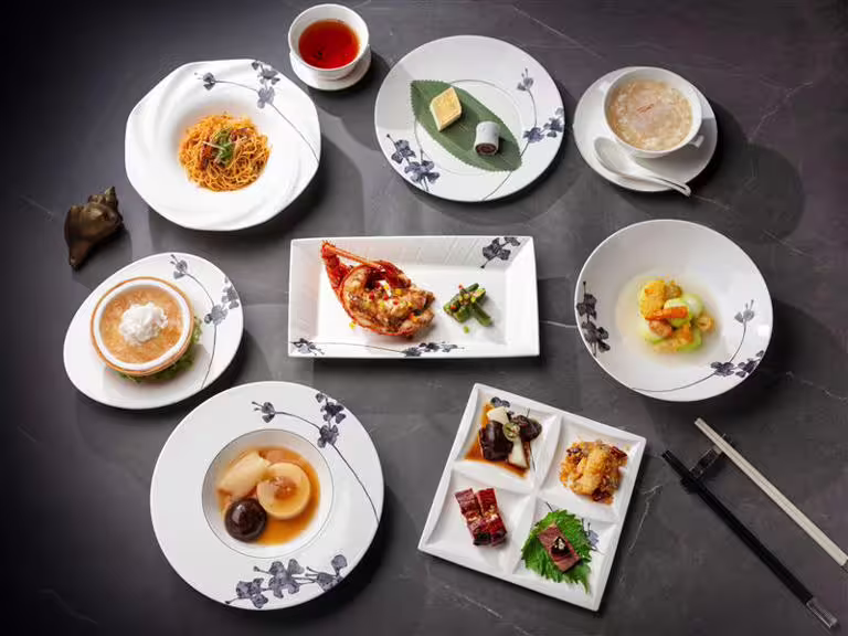 「雅閣」中餐廳由主廚阮明燊於8月8日晚餐及9日至10日午、晚餐,打造七道式父親節奢華套餐。(圖/飯店旅宿業者提供) 「雅閣」中餐廳由主廚阮明燊於8月8日晚餐及9日至10日午、晚餐,打造七道式父親節奢華套餐。(圖/飯店旅宿業者提供)
