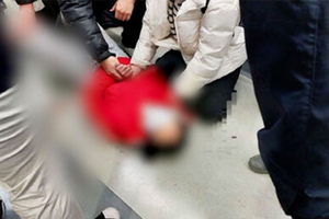 35歲女「被叫阿姨」暴走！「捷運車廂內猛砍」3乘客濺血