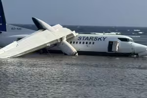 客機失控衝出跑道!墜海機翼斷掉…機上載55人 客機失控衝出跑道!墜海機翼斷掉…機上載55人