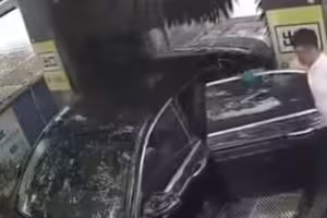 洗車機器在運轉 男做出1決定出事了 洗車機器在運轉 男做出1決定出事了