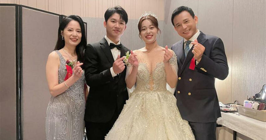 資深男星「黑支」結婚了 胡鴻達南下喝喜酒！仙氣愛妻相隨