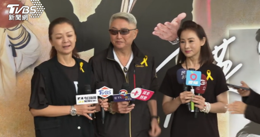 石英告別式舉行！方馨喊爸淚崩、澎恰恰「下跪」道別 前女婿焦恩俊也獻花圈