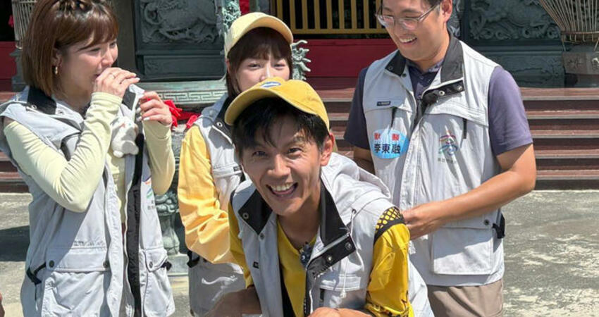 阿翔被當狗戲弄！熟能生巧鑽狗籠吐舌頭畫面曝光