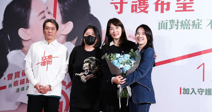 首同框19年導演男友！合作《交換禮物》曾寶儀喊「一切聽他」