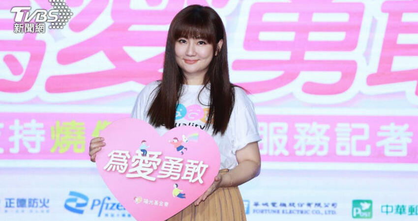 才剛衝台東力挺好姊妹Hebe Selina現身戲院看《交換禮物》