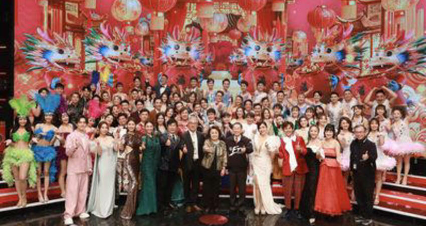 除夕節目「1段表演」超狂！69歲依舊靈活 表演者認證：是真蹲