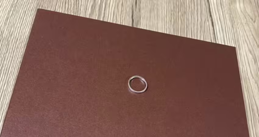 人妻出門！「婚戒丟桌上」老公嚇壞　真相超尷尬