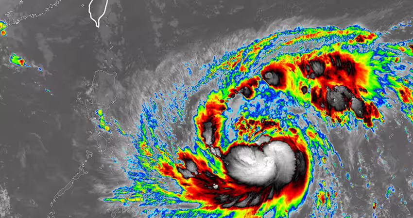 鳳凰環流超大！雨下到紫爆　1地區小心「在危險半圈內」