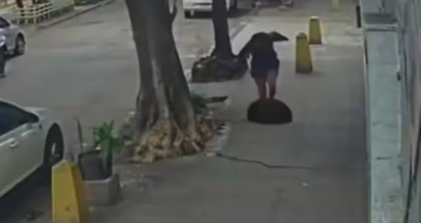人孔蓋變陷阱！女子慘瞬間墜落下水道