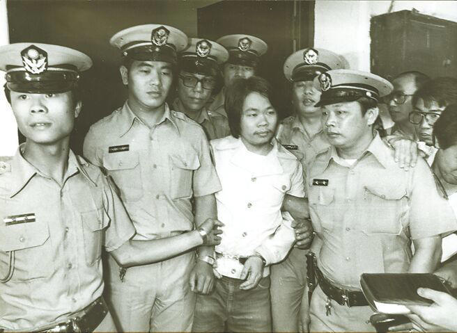 1984年，死刑定讞的徐東志被押往刑場，準備槍決。（本報資料照片）