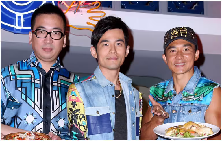 王世均、周杰倫、劉畊宏2013年為「天台食堂」餐廳出席開幕記者會。(粘耿豪攝) 王世均、周杰倫、劉畊宏2013年為「天台食堂」餐廳出席開幕記者會。(粘耿豪攝)