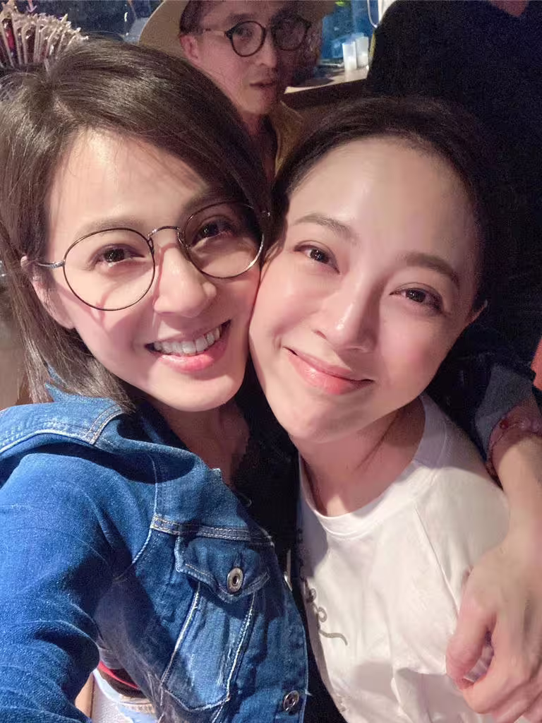 蘇晏霈與勇兔因戲成為好姐妹。(民視提供) 蘇晏霈與勇兔因戲成為好姐妹。(民視提供)
