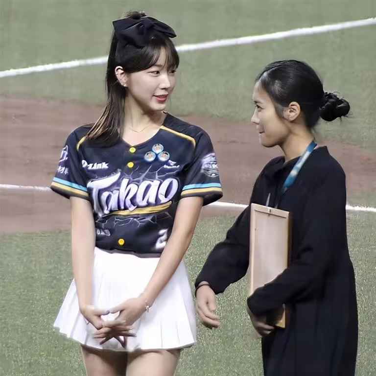 安芝儇正妹經紀人Sharon(右)結婚了。(圖/翻攝自IG@ihsuan0220) 安芝儇正妹經紀人Sharon(右)結婚了。(圖/翻攝自IG@ihsuan0220)