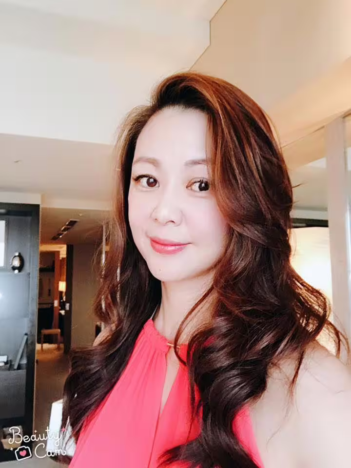 王馨平依然凍齡美麗。(圖/翻攝自臉書) 王馨平依然凍齡美麗。(圖/翻攝自臉書)