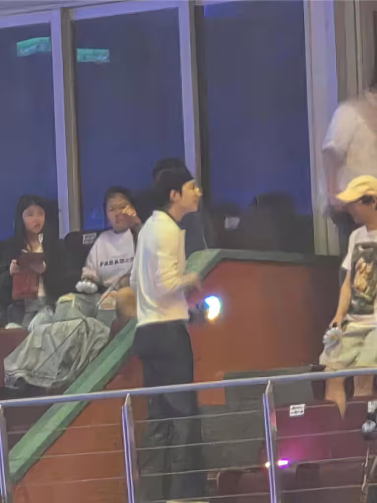 李洙赫於GD演唱會第二日的穿搭。（讀者提供）