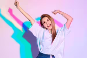 愷樂全家確診新冠！2歲兒高燒爆哭2天「用菸酒嗓喊媽媽」他3症狀曝光