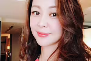 張兆志主持婚禮「重逢初戀女神」56歲凍齡震撼全場！他秒變18歲小迷弟