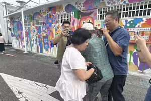 726大罷免》花蓮爆衝突！葉霸遭激進婦人阻擋進入投開票所
