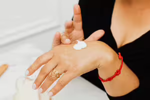 40歲女狂擦「萬能神藥」 全身竟冒紫紅斑紋！恐怖成分曝光