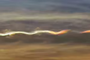 高空驚現「七彩飛龍雲」 天文台解釋了 高空驚現「七彩飛龍雲」 天文台解釋了