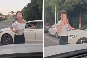 女子吐口水挑釁　肉身擋車流插隊