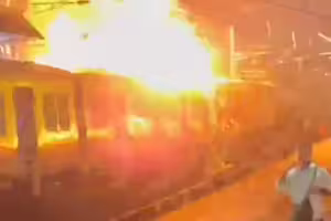 火車站突大爆炸 乘客狂奔逃命 火車站突大爆炸 乘客狂奔逃命