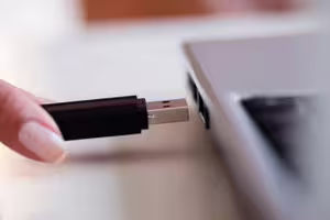不是都市傳說!USB「插太慢」會降速 大廠證實了 不是都市傳說!USB「插太慢」會降速 大廠證實了