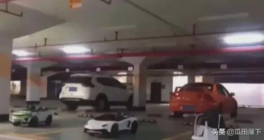 男豪買3個車位「全放玩具車」！警衛竟動手砸爛　下場慘了